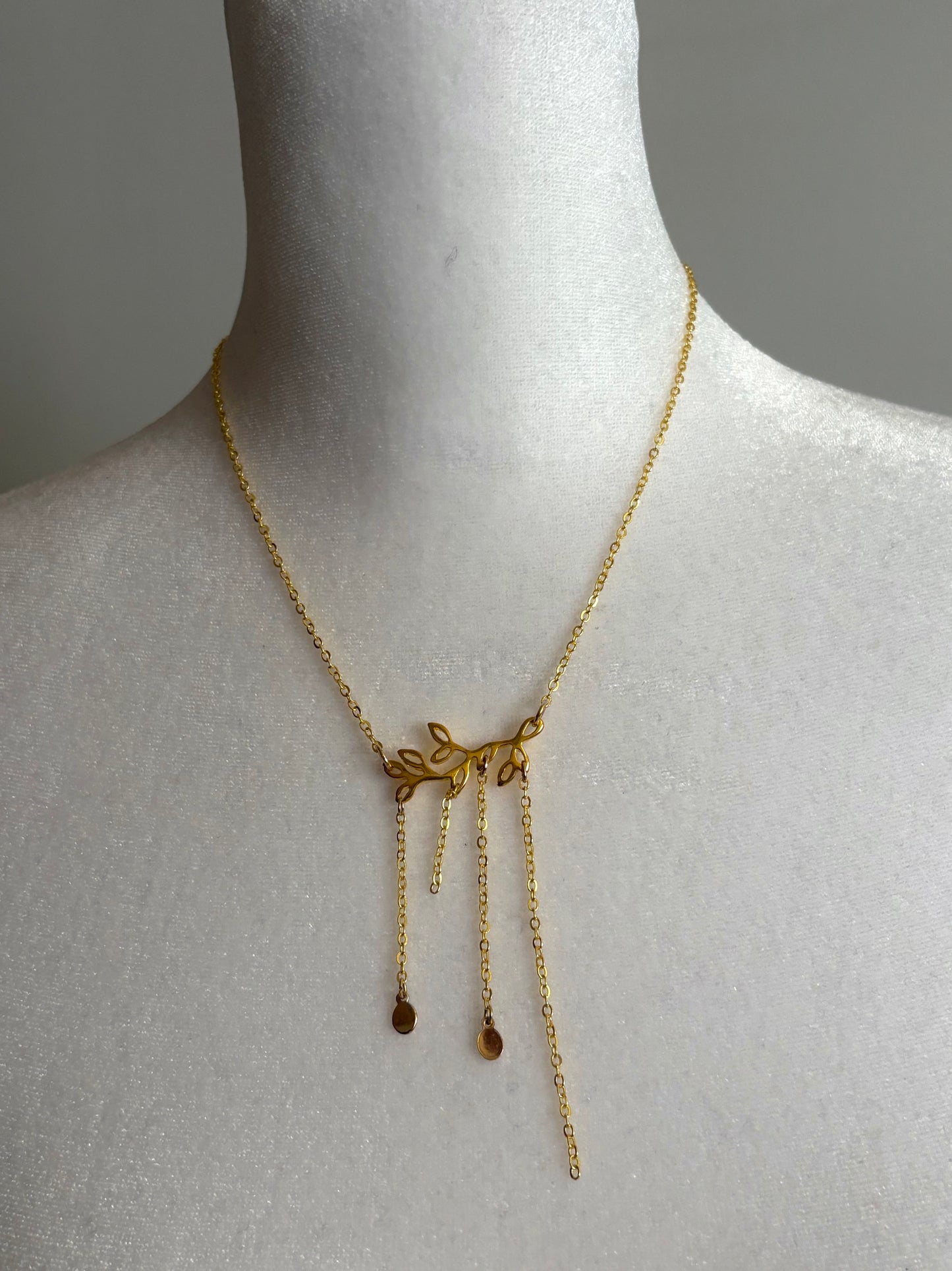 Simple Thin Chain Necklace with Tree Branch Pendant (Horizontal)