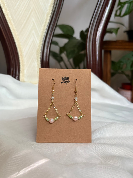 Dainty and Simple Pearl Flower Gold Earrings