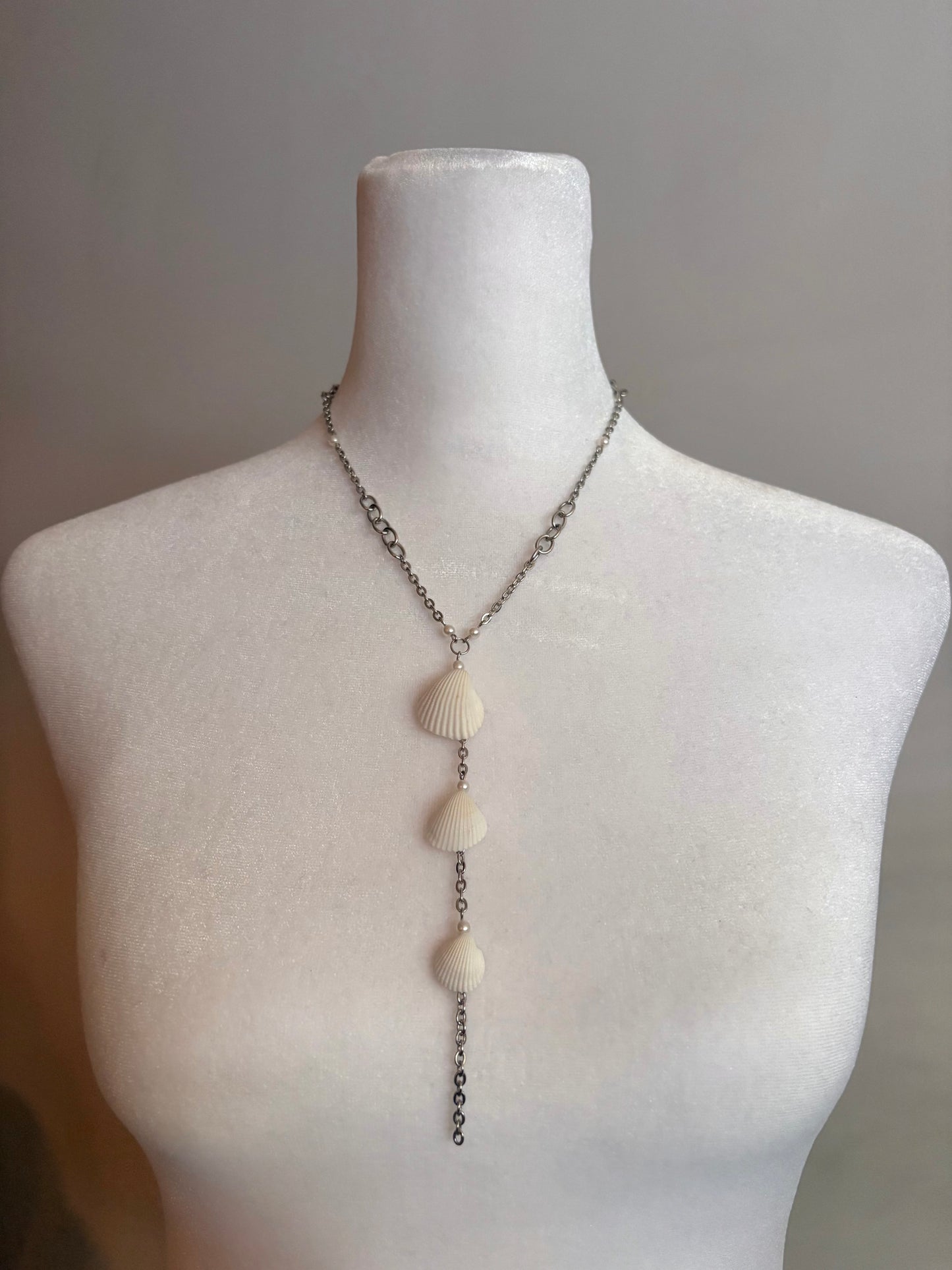 Seashell and Faux Pearls Silver Necklace with Different Chain Types